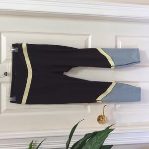 🐢Gaiam Women's Colorblocked Cropped Leggings Size Large - FLAW